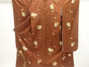 未使用品　桜模様振袖（重ね衿付き）
